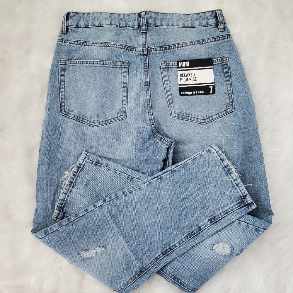 New! Refuge Denim Mom Relax High Rise Distressed Ripped Jeans. Size 7.